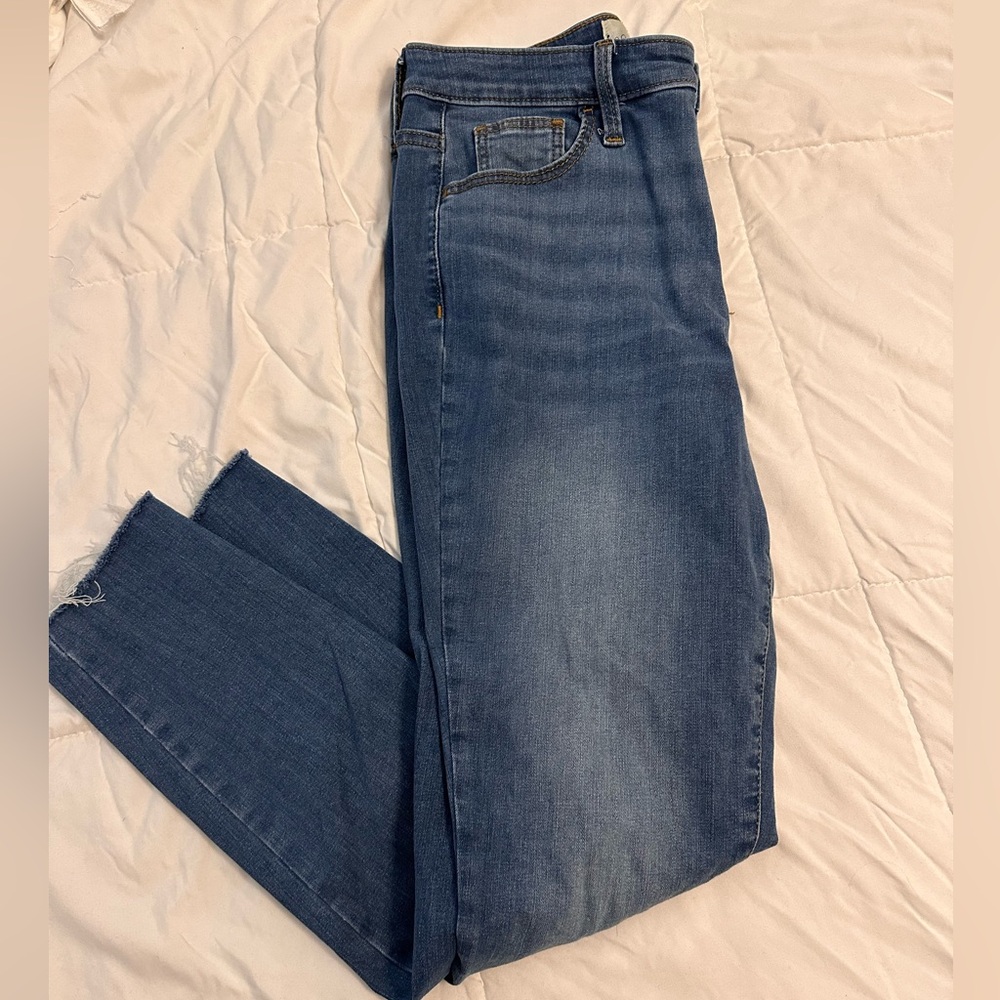 Universal Thread 8Short